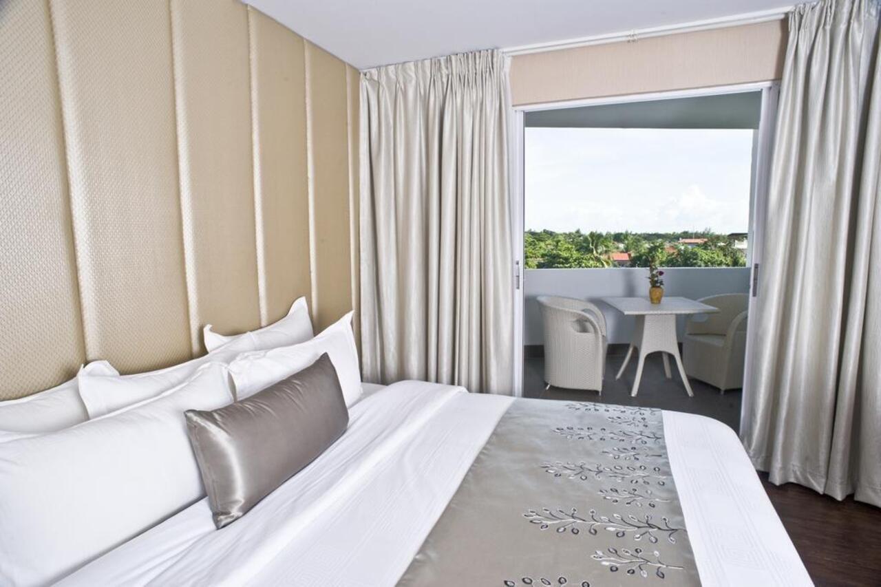 Goldberry Suites & Hotel Mactan Lapu-Lapu City Exteriér fotografie