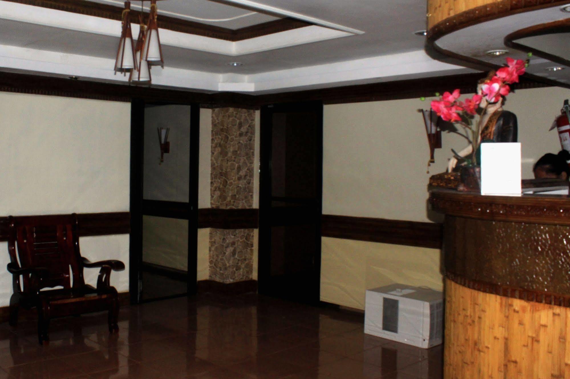 Goldberry Suites & Hotel Mactan Lapu-Lapu City Exteriér fotografie