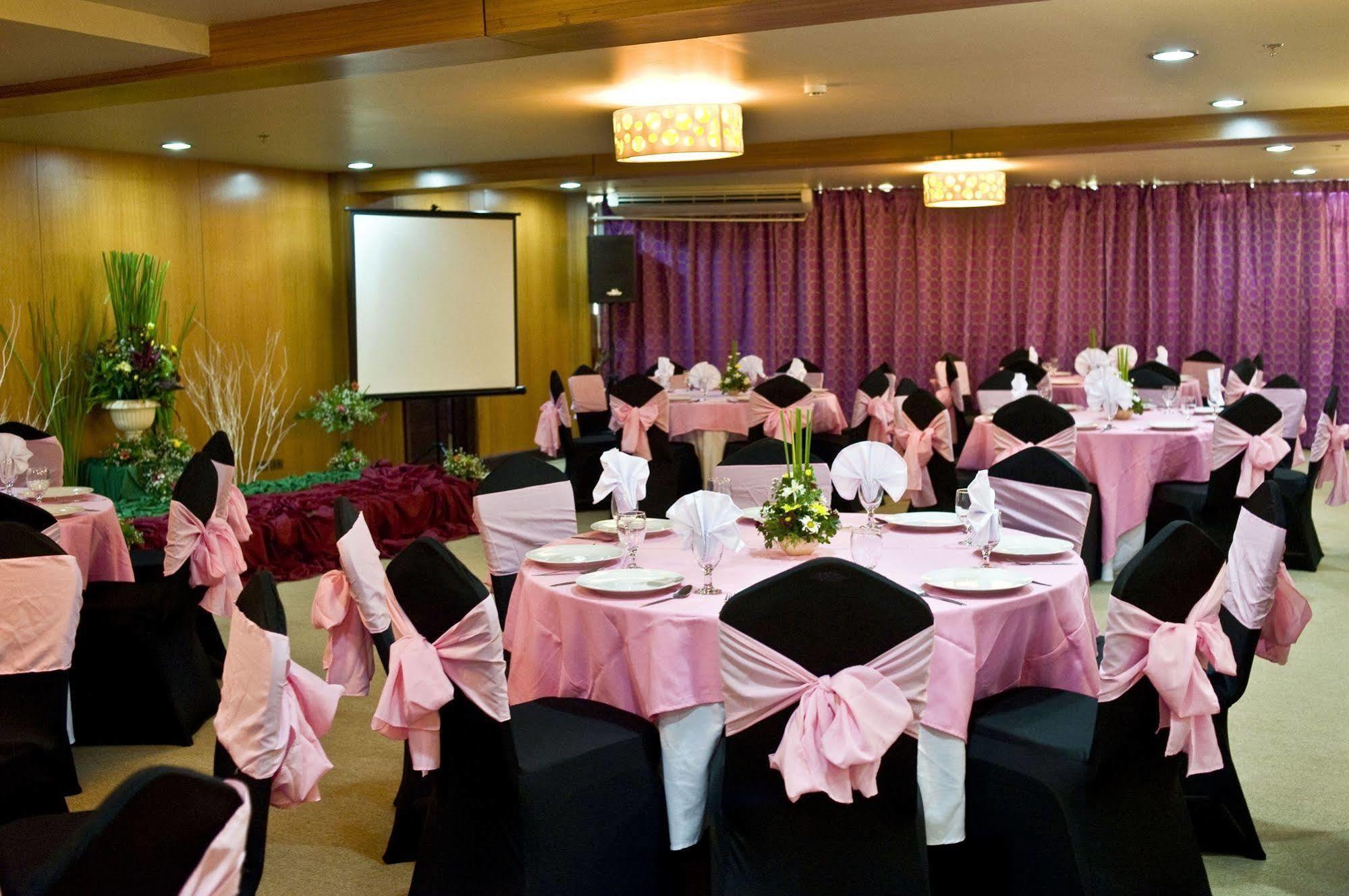 Goldberry Suites & Hotel Mactan Lapu-Lapu City Exteriér fotografie